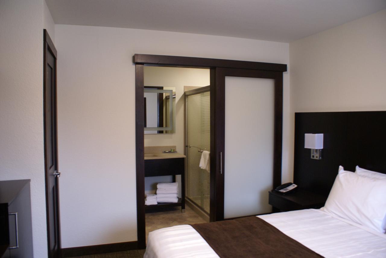 Boarders Inn & Suites By Cobblestone Hotels - Syracuse ภายนอก รูปภาพ