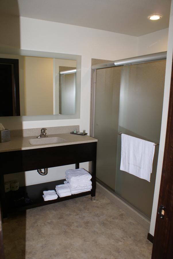 Boarders Inn & Suites By Cobblestone Hotels - Syracuse ภายนอก รูปภาพ
