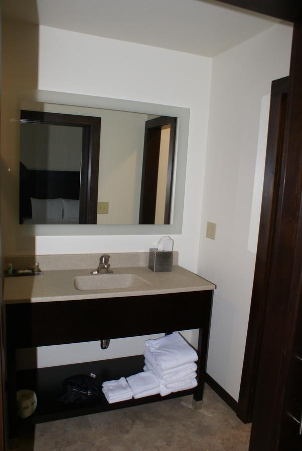Boarders Inn & Suites By Cobblestone Hotels - Syracuse ภายนอก รูปภาพ