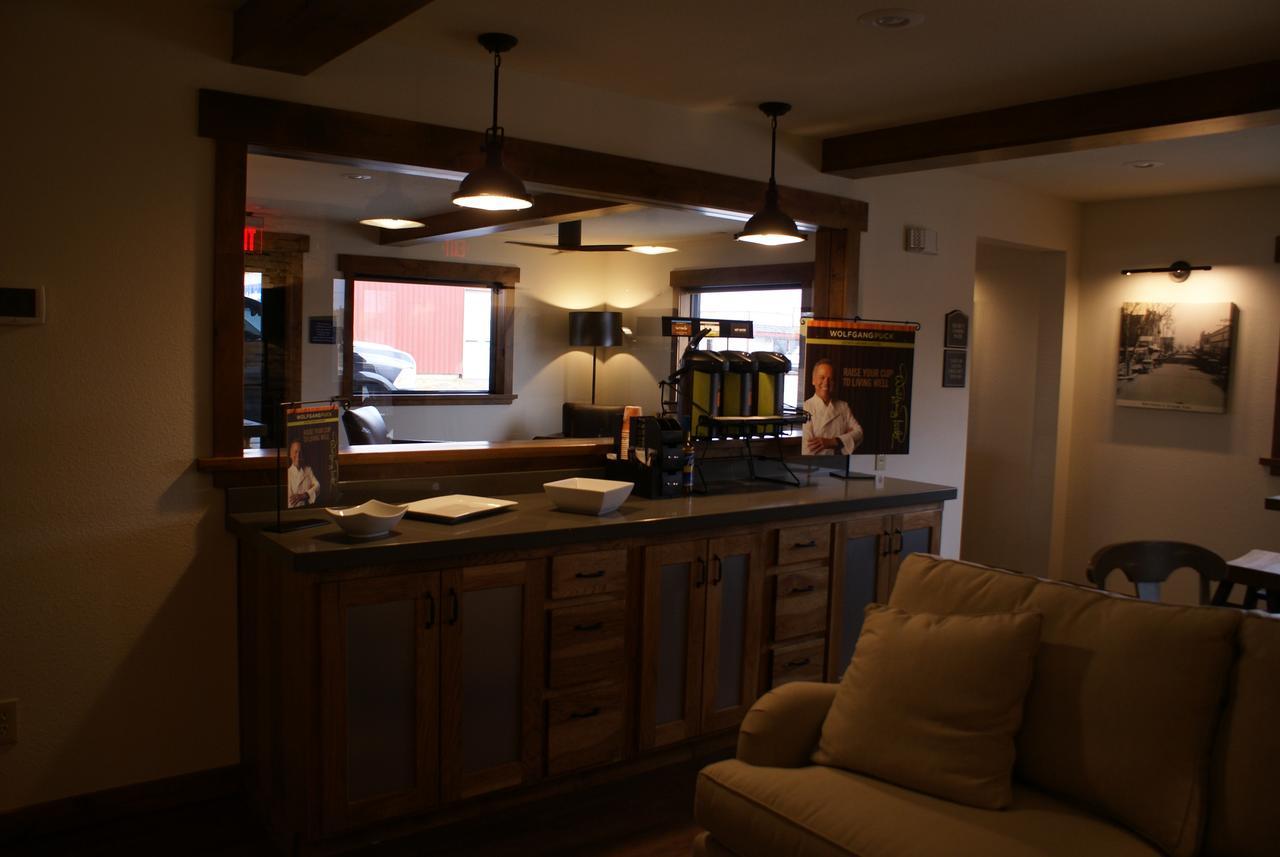 Boarders Inn & Suites By Cobblestone Hotels - Syracuse ภายนอก รูปภาพ