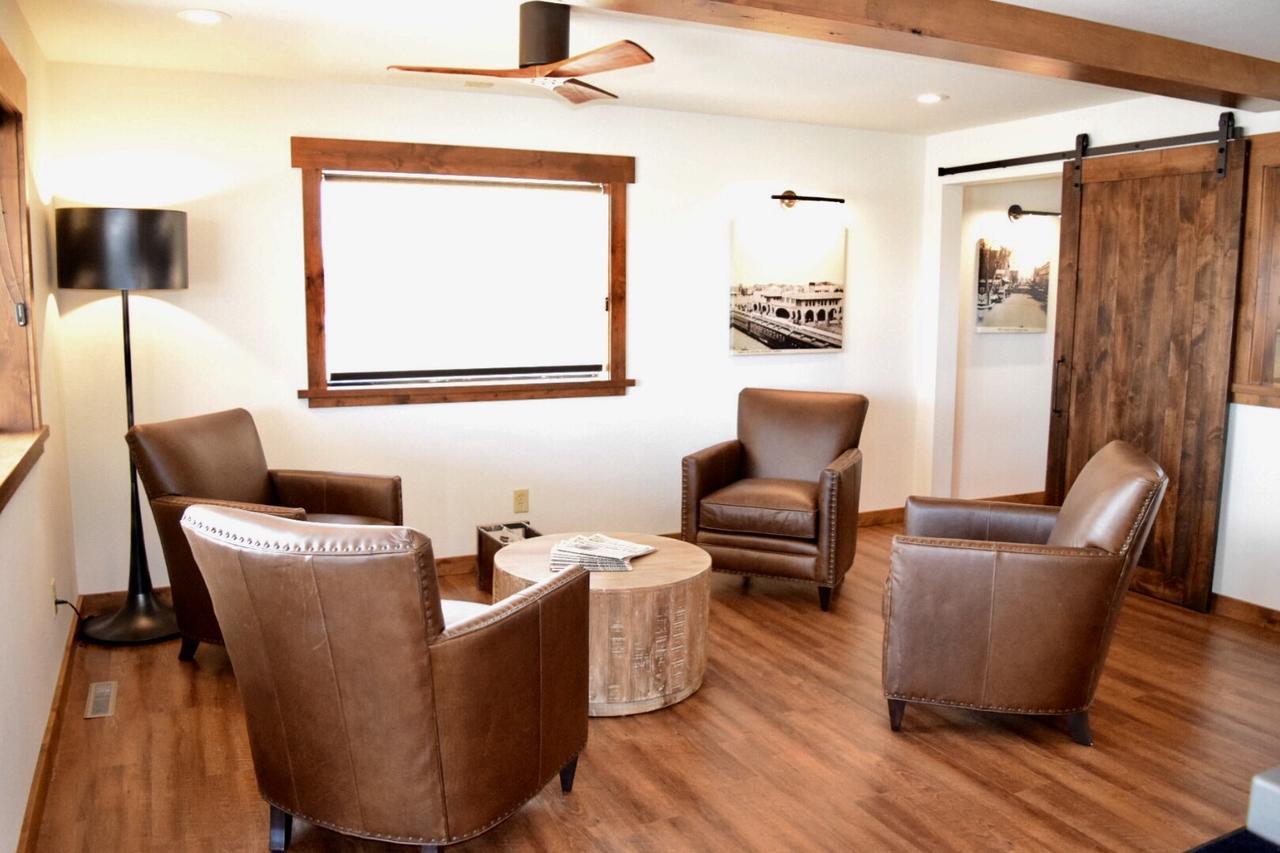 Boarders Inn & Suites By Cobblestone Hotels - Syracuse ภายนอก รูปภาพ