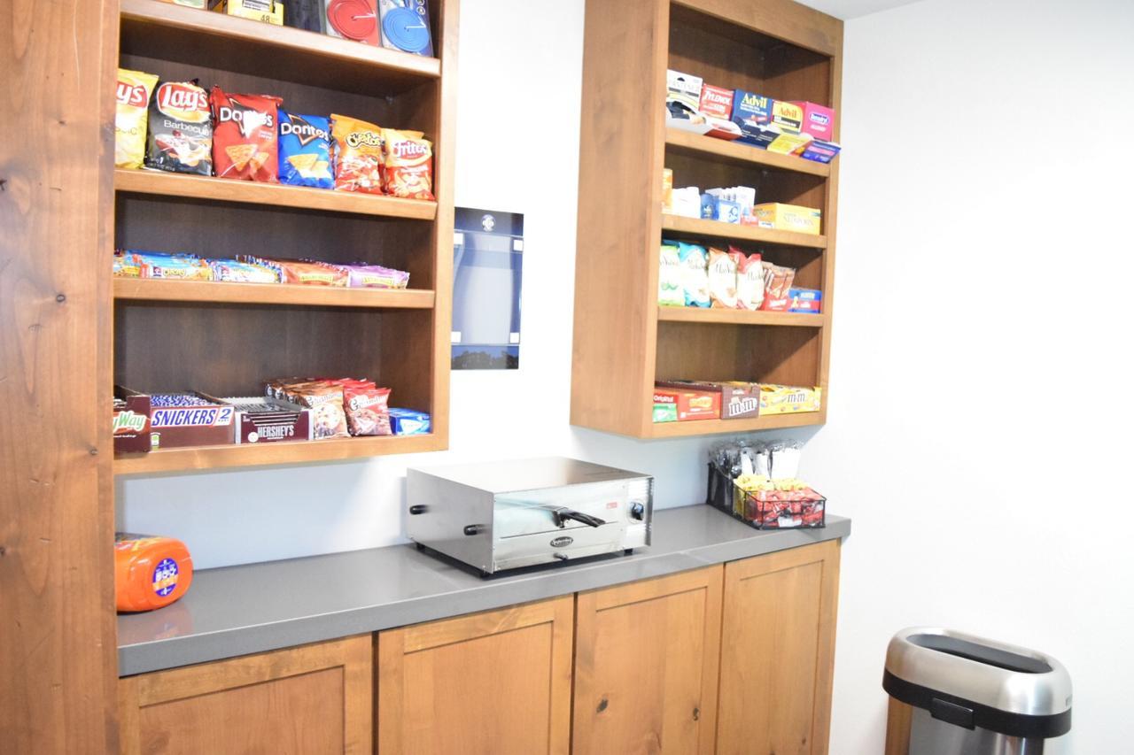 Boarders Inn & Suites By Cobblestone Hotels - Syracuse ภายนอก รูปภาพ