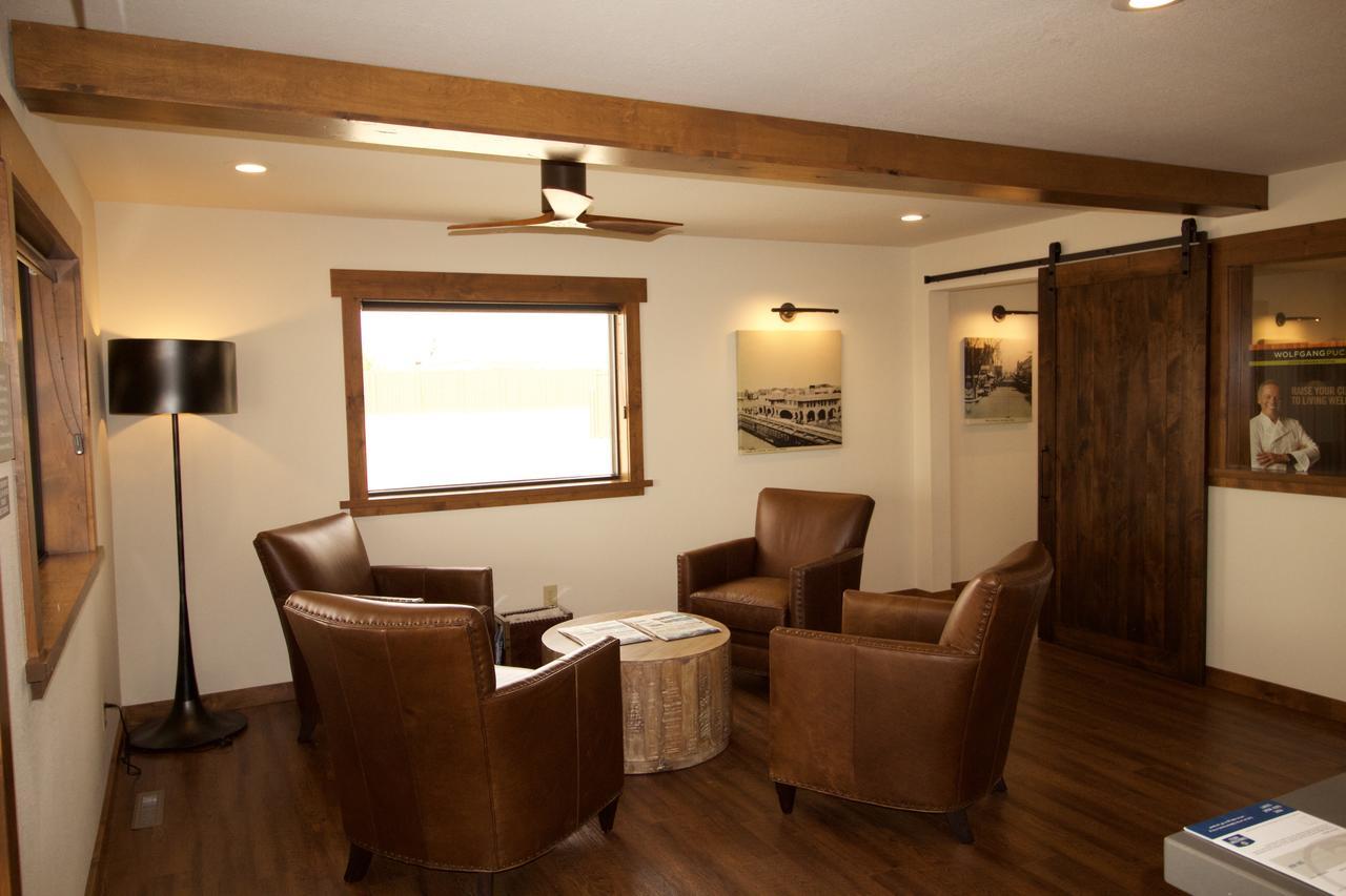 Boarders Inn & Suites By Cobblestone Hotels - Syracuse ภายนอก รูปภาพ