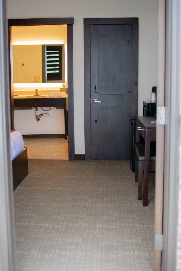 Boarders Inn & Suites By Cobblestone Hotels - Syracuse ภายนอก รูปภาพ