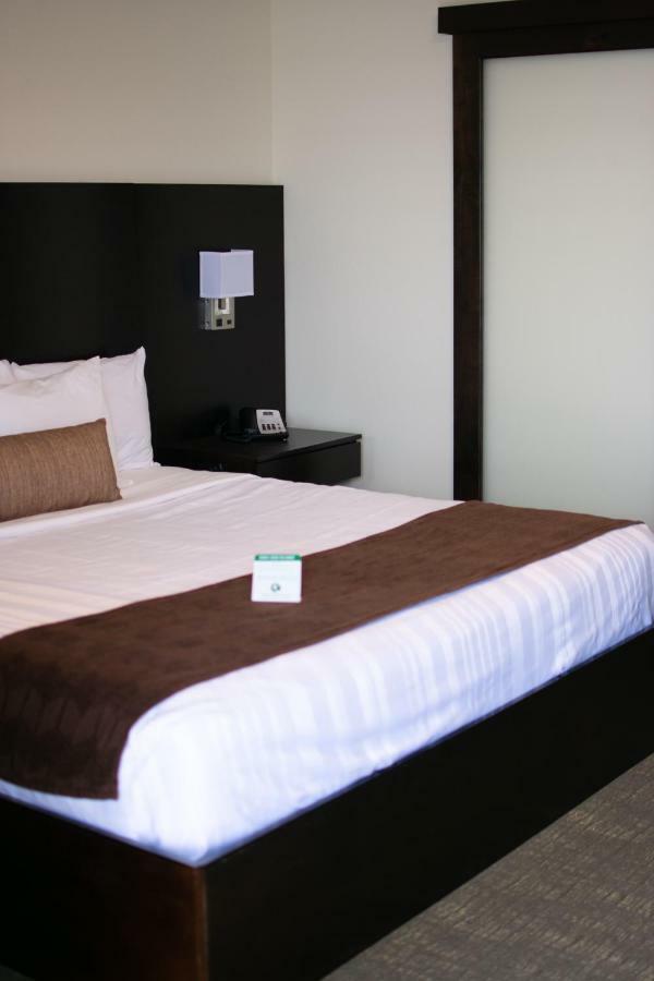 Boarders Inn & Suites By Cobblestone Hotels - Syracuse ภายนอก รูปภาพ