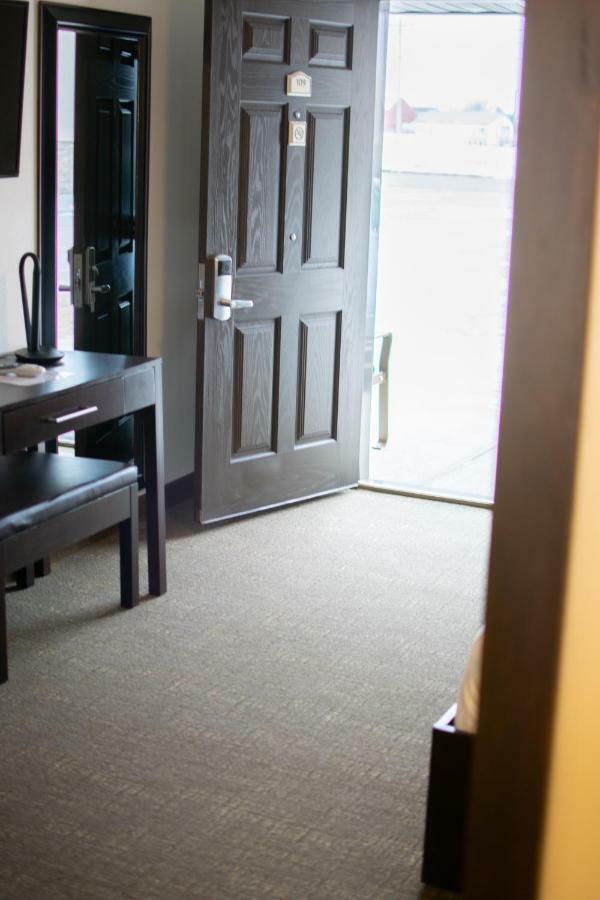 Boarders Inn & Suites By Cobblestone Hotels - Syracuse ภายนอก รูปภาพ