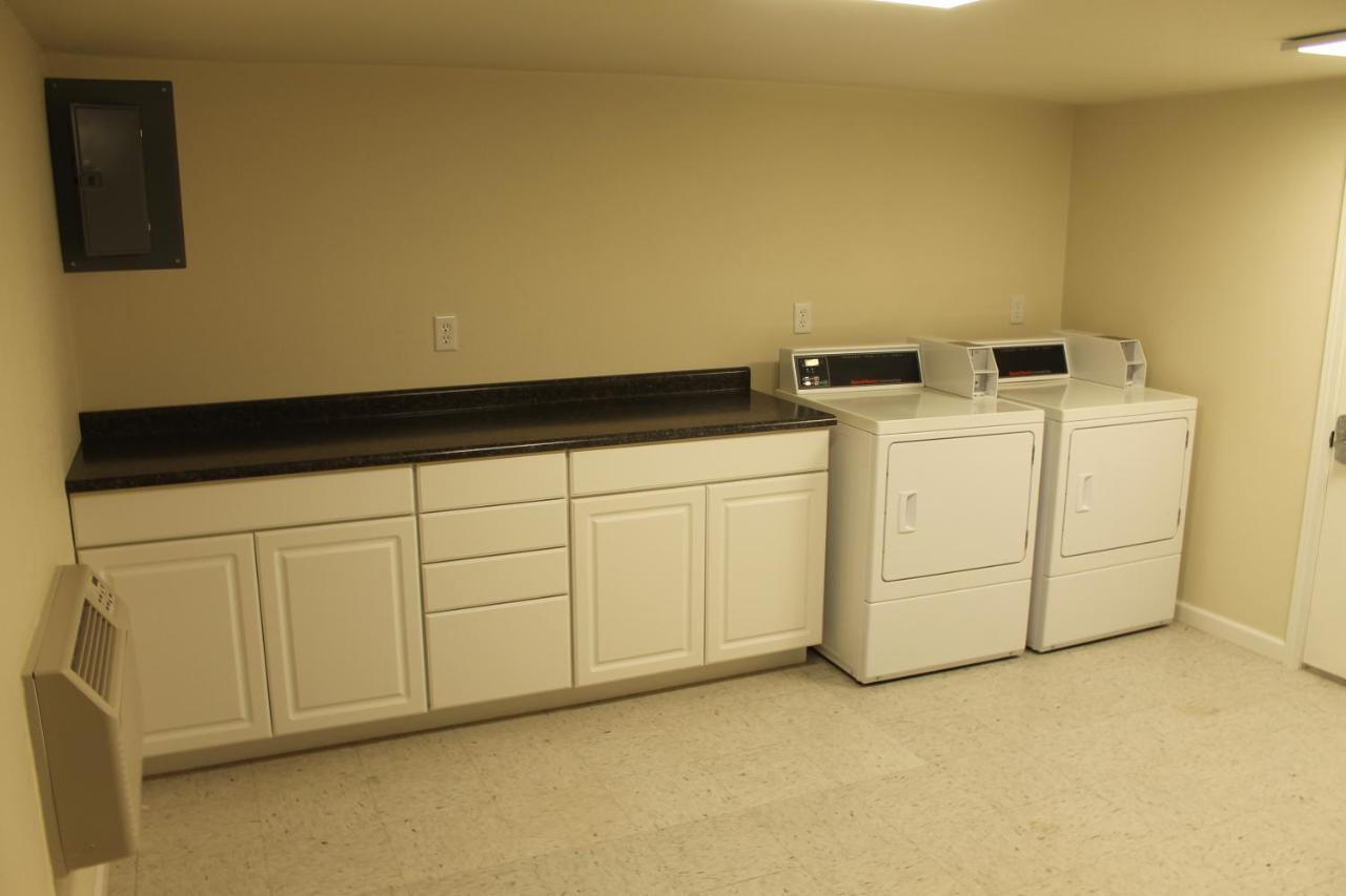 Boarders Inn & Suites By Cobblestone Hotels - Syracuse ภายนอก รูปภาพ